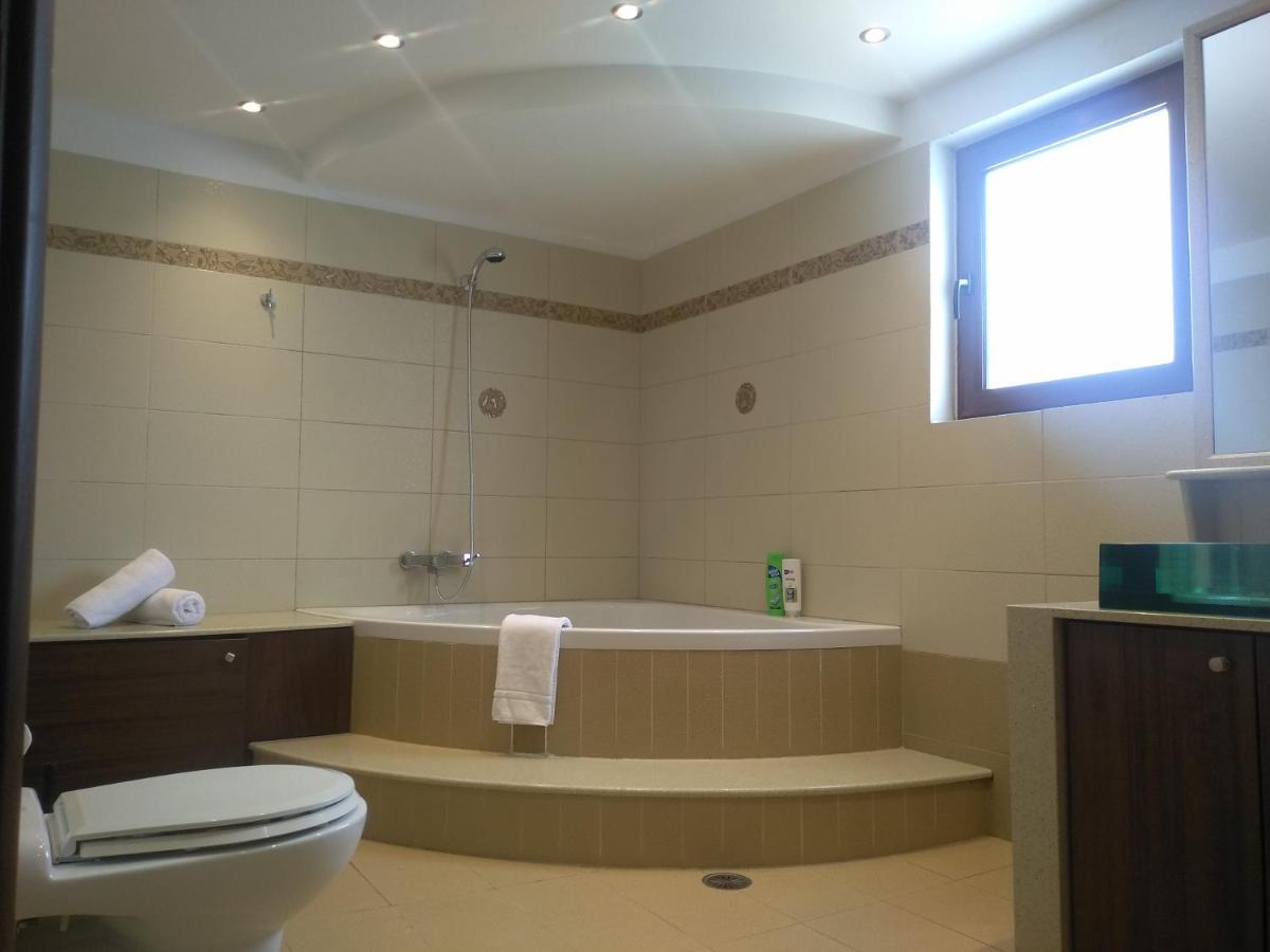 Maia Luxury Pool Villa 阿凡投 外观 照片