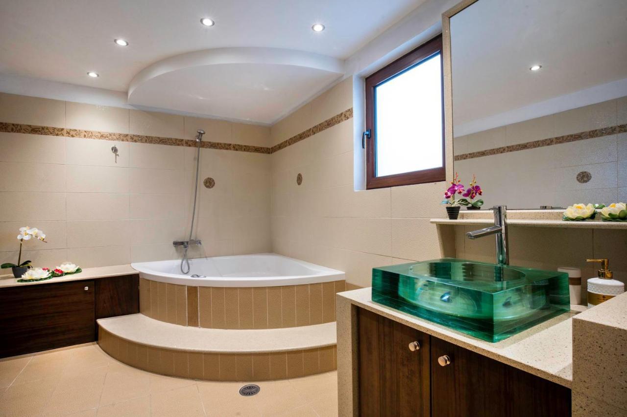 Maia Luxury Pool Villa 阿凡投 外观 照片